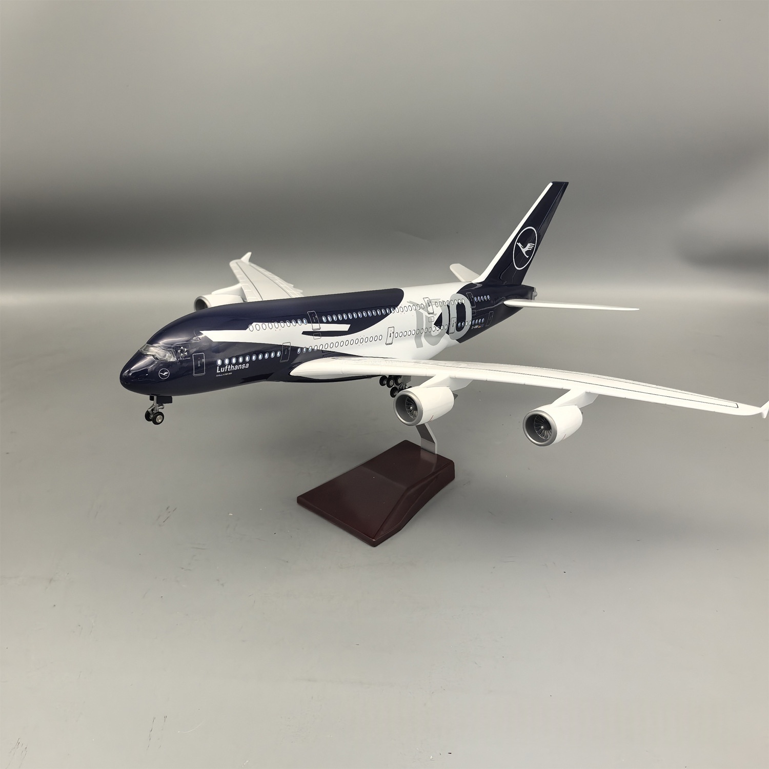Nowy model samolotu Lufthansa  – Model Kit Planes recenzja i cena