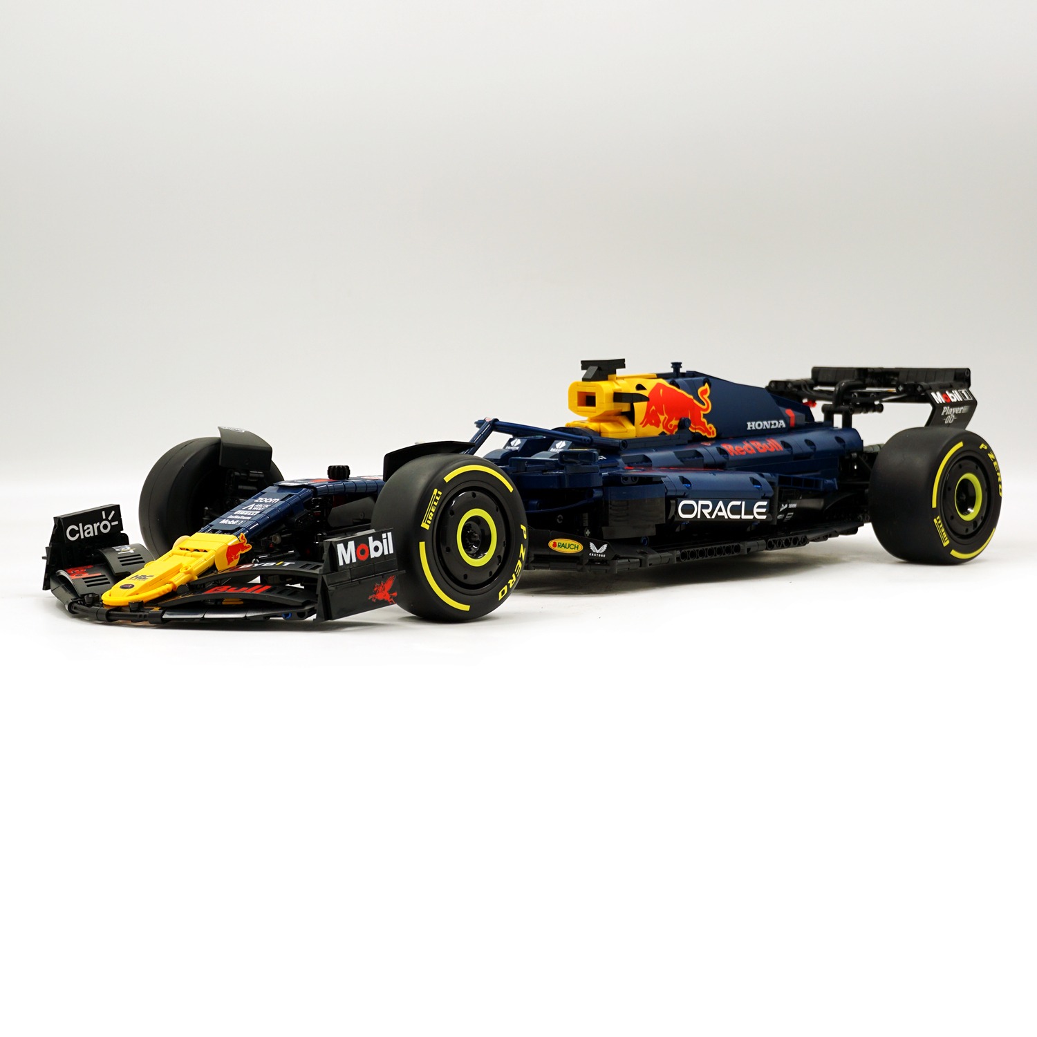 2464 ELEMENTÓW MOC Red Bull F1 – Model Kit F1 recenzja i cena