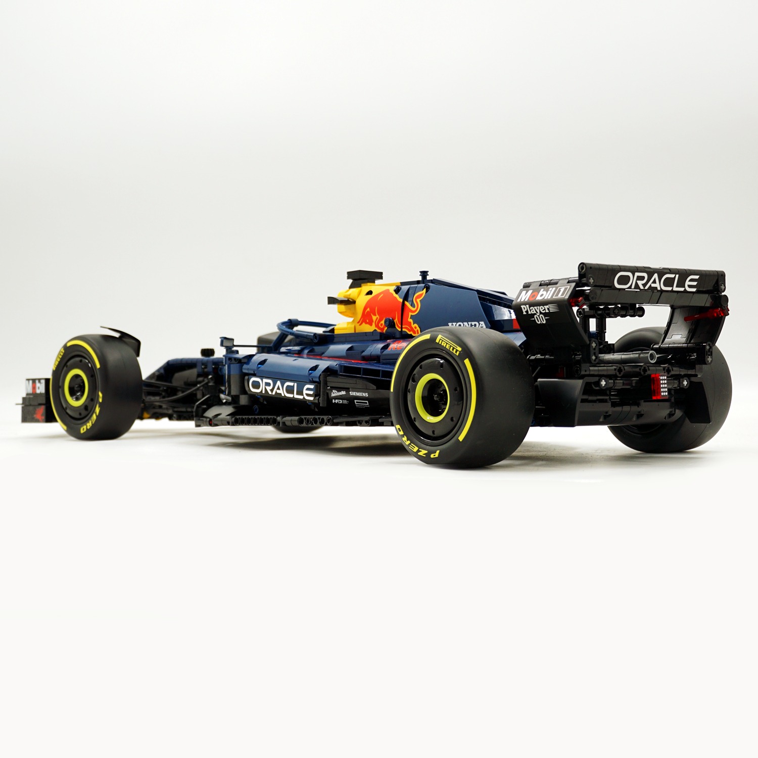 2464 ELEMENTÓW MOC Red Bull F1 – Model Kit F1 recenzja i cena